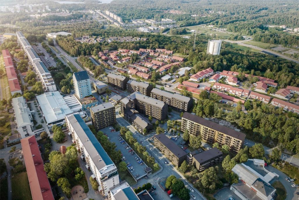 Visionsbild över byggnationer kring Gårdsten centrum. Bild: Balder