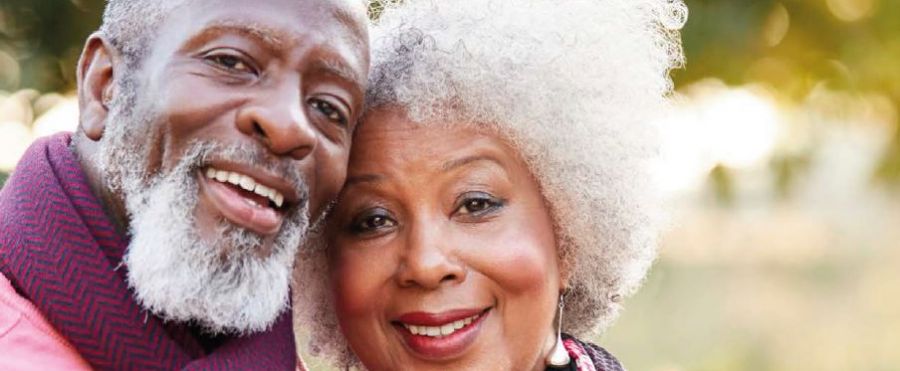 Äldre par som symboliserar vårt nya seniorboende på Saffransgatan 100