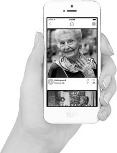 En mobiltelefon i en hand